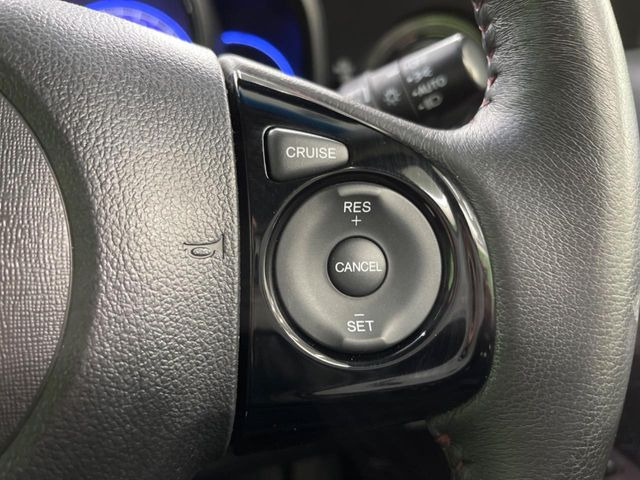 �y�N���[�Y�R���g���[���z�������H�����N���N���s�B�A�N�Z���𗣂��Ă���葬�x�ő��s���ł��A�������^�]���̕��S���y��!�����E�������ȒP�ȃX�C�b�`����Œ����ł��܂��B