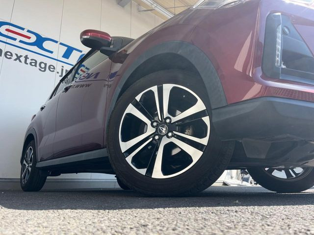 �y����17�C���`�A���~�z�C�[���z�O�ςɃ}�b�`���������A���~�z�C�[���𑕒����Ă���܂��B�e��ЊO�A���~�z�C�[����A�X�^�b�h���X�^�C�����戵�����Ă���܂��B���񂲑��k����������