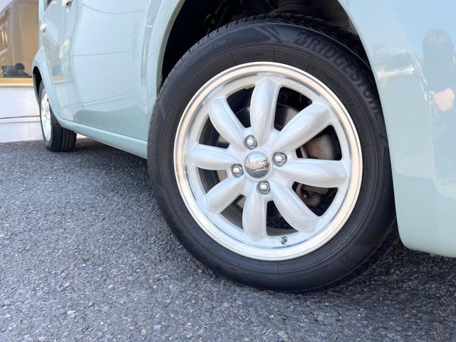 �y15�C���`�z���C�g�X�|�[�N�A���~�z�C�[���z�O�ςɃ}�b�`�����A���~�z�C�[���𑕒����Ă���܂��B�e��A���~�z�C�[����A�X�^�b�h���X�^�C�����戵�����Ă���܂��B���񂲑��k����������