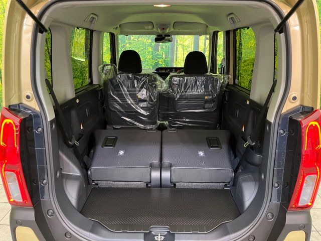 普段のお買い物や通勤、送迎等に十分な荷室スペースを確保しております。セカンドシートを倒すと、大きな荷物の積載も可能です♪