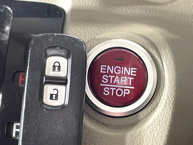 �yHonda�X�}�[�g�L�[�z�J�o����|�P�b�g�ɓ��ꂽ�܂܂ł��h�A�̎{���E�������\�ȃX�}�[�g�L�[�𑕔��B�G���W���̃I���E�I�t�����J�M�����o���K�v����������Ƃ��Ă��֗��ł���