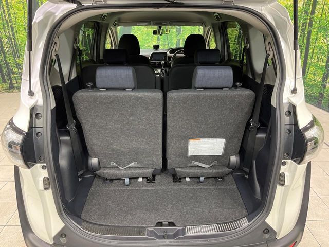 ���i�̂���������ʋ΁A���}���ɏ\���ȉ׎��X�y�[�X���m�ۂ��Ă���܂��B�Z�J���h�V�[�g��|���ƁA�傫�ȉו��̐ύڂ��\�ł���