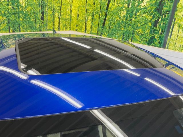 【ムーンルーフ】開放感たっぷりの希少装備、ムーンルーフが装着されています!車内に明かりを取り入れたり景色を楽しむ以外にも、車内の空気も簡単に換気できて快適です!