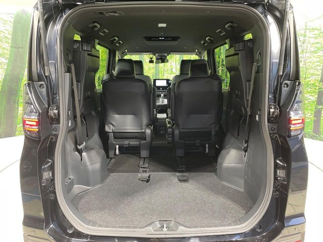 ���i�̂���������ʋ΁A���}���ɏ\���ȉ׎��X�y�[�X���m�ۂ��Ă���܂��B�Z�J���h�V�[�g��|���ƁA�傫�ȉו��̐ύڂ��\�ł���