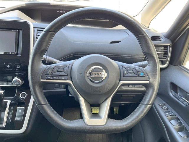 �y�����v�����X�e�A�����O�z�㎿�Ȋv���g�p���邱�ƂŁA��ɂ����������݂ƂĂ��^�]���₷���n���h���ł���