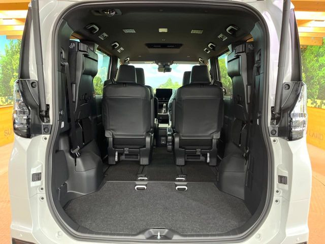 ���i�̂���������ʋ΁A���}���ɏ\���ȉ׎��X�y�[�X���m�ۂ��Ă���܂��B�Z�J���h�V�[�g��|���ƁA�傫�ȉו��̐ύڂ��\�ł���