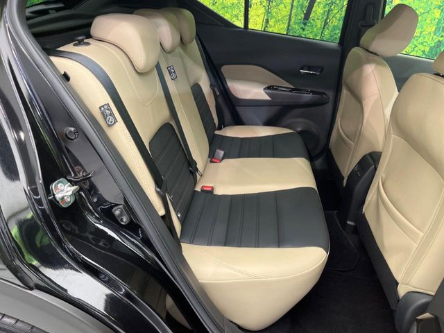 後部座席も気になるようなキズ・汚れやへたり等、大きなダメージはなく、良好な状態です。