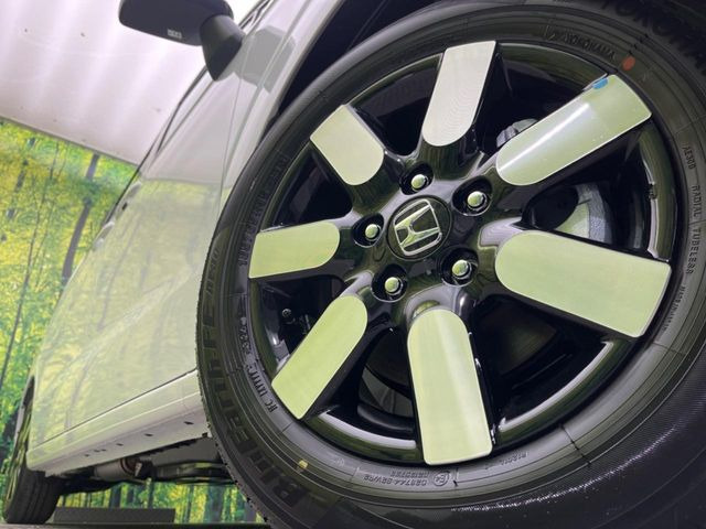 �y����15�C���`�A���~�z�C�[���z�O�ςɃ}�b�`���������A���~�z�C�[���𑕒����Ă���܂��B�e��ЊO�A���~�z�C�[����A�X�^�b�h���X�^�C�����戵�����Ă���܂��B���񂲑��k����������