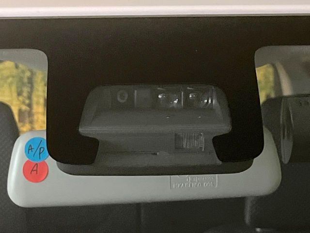 �y�X�Y�L �Z�[�t�e�B�T�|�[�g�z���s���ɑO���̎ԗ�����F�����A�Փ˂������Ȏ��͌x��ƃu���[�L�ŏՓˉ���Ɣ�Q�y�����A�V�X�g�B�����S�Ƀh���C�u�����y���݂��������܂��B