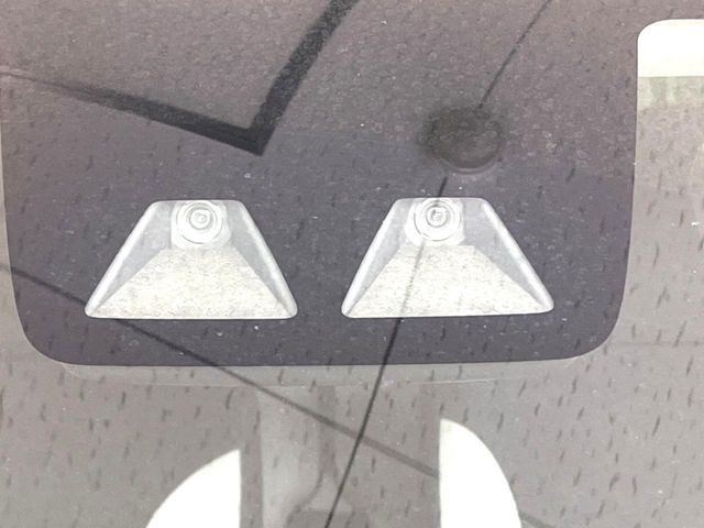 �y�X�}�[�g�A�V�X�g�z���s���ɑO���̎ԗ�����F�����A�Փ˂������Ȏ��͌x��ƃu���[�L�ŏՓˉ���Ɣ�Q�y�����A�V�X�g�B�����S�Ƀh���C�u�����y���݂��������܂��B