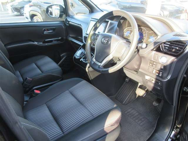 ヴォクシー1.8 ハイブリッド ZS 煌II