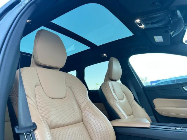 XC60リチャージ PHEV T8 AWD インスクリプション 4WD