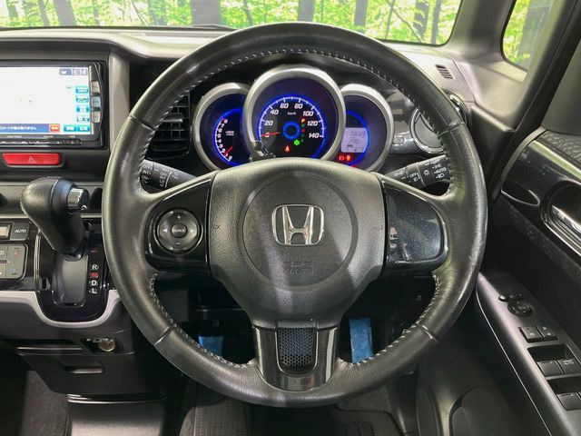 �y�����v�����X�e�A�����O�z�㎿�Ȋv���g�p���邱�ƂŁA��ɂ����������݂ƂĂ��^�]���₷���n���h���ł���