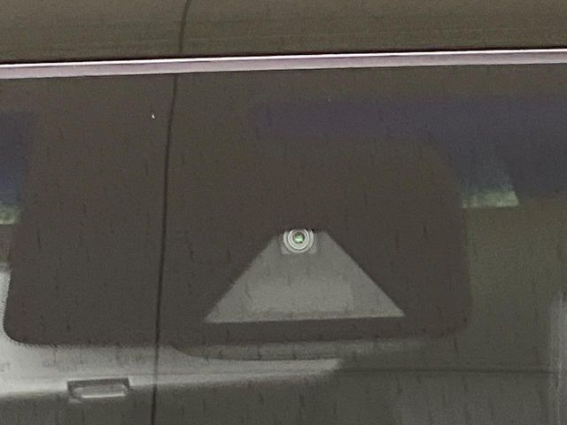 �y�C���e���W�F���g�G�}�[�W�F���V�[�u���[�L�z�t�����g�J�����őO���̎ԗ�����s�҂����m�B�Փ˂������Ȏ��͏Փ˔�Q�y���u���[�L���쓮�A�Փˉ�����T�|�[�g�B�����S�Ƀh���C�u�����y���݂��������܂��B