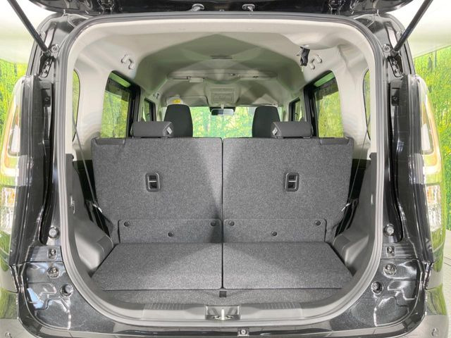 ���i�̂���������ʋ΁A���}���ɏ\���ȉ׎��X�y�[�X���m�ۂ��Ă���܂��B�Z�J���h�V�[�g��|���ƁA�傫�ȉו��̐ύڂ��\�ł���