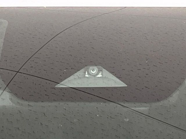 �y�C���e���W�F���g�G�}�[�W�F���V�[�u���[�L�z�t�����g�J�����őO���̎ԗ�����s�҂����m�B�Փ˂������Ȏ��͏Փ˔�Q�y���u���[�L���쓮�A�Փˉ�����T�|�[�g�B�����S�Ƀh���C�u�����y���݂��������܂��B