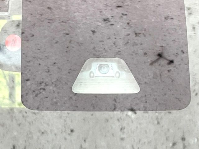 �y�X�}�[�g�A�V�X�g�z���s���ɑO���̎ԗ�����F�����A�Փ˂������Ȏ��͌x��ƃu���[�L�ŏՓˉ���Ɣ�Q�y�����A�V�X�g�B�����S�Ƀh���C�u�����y���݂��������܂��B