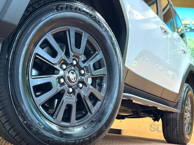 �y����18�C���`�A���~�z�C�[���z�O�ςɃ}�b�`���������A���~�z�C�[���𑕒����Ă���܂��B�e��ЊO�A���~�z�C�[����A�X�^�b�h���X�^�C�����戵�����Ă���܂��B���񂲑��k����������