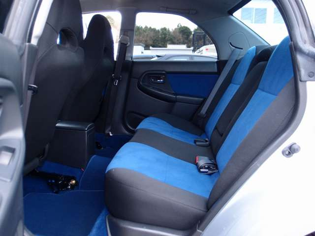 過去分解整備記録簿16枚!直近だけでも多数の部品交換を行ったインプレッサSTIの入庫!弊社入庫時にはタイヤ4本新品に交換し、前後ドラレコ、パンテーラセキュリティ、バックカメラなど充実装備の一台