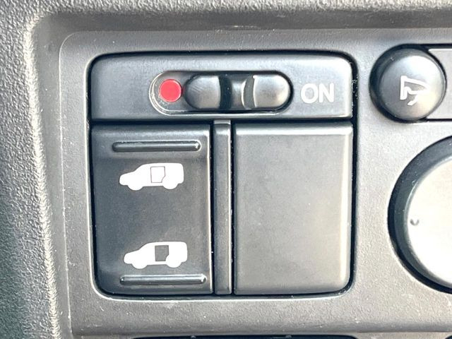 【パワースライドドア】スマートキーや運転席のスイッチでスライドドアの開閉が可能♪電動だから力を入れてドアを開ける必要が無く、小さいお子様でも、重い荷物を持っている時もラクに開け閉めできます♪