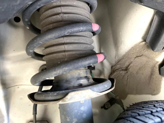 お車を安心してお乗りいただく為には、足回りの定期点検が欠かせません。サービスサポート(有償保証)では無料点検もご提供しており、安心のカーライフをお過ごしいただけるサポート体制が整っています。