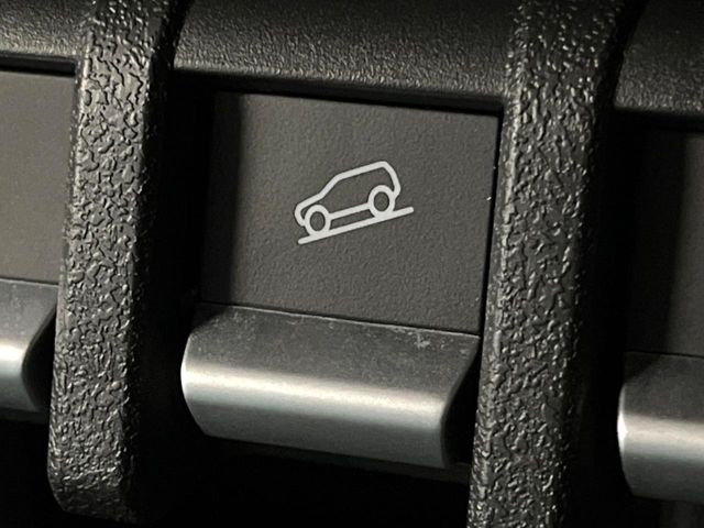 【ダウンヒルアシスト】急な坂道を下るときに自動でブレーキを制御、一定の低速度を保ちます。雪道や悪路など滑りやすい路面の下り坂でもタイヤがロックしないから安心!ハンドル操作に集中できます!