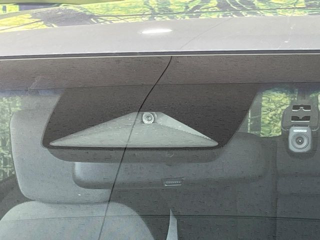 �y�z���_�Z���V���O�z���s���ɑO���̎ԗ�����F�����A�Փ˂������Ȏ��͌x��ƃu���[�L�ŏՓˉ���Ɣ�Q�y�����A�V�X�g�B�����S�Ƀh���C�u�����y���݂��������܂��B