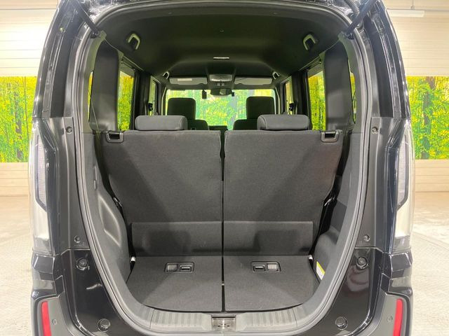 普段のお買い物や通勤、送迎等に十分な荷室スペースを確保しております。セカンドシートを倒すと、大きな荷物の積載も可能です♪