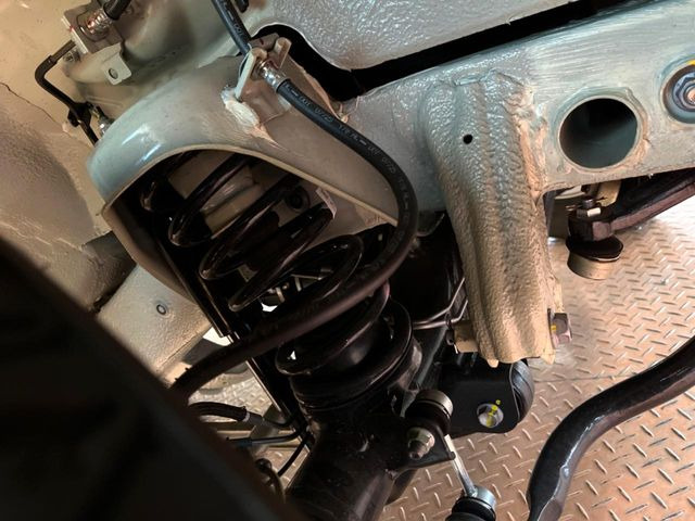 お車を安心してお乗りいただく為には、足回りの定期点検が欠かせません。サービスサポート(有償保証)では無料点検もご提供しており、安心のカーライフをお過ごしいただけるサポート体制が整っています。