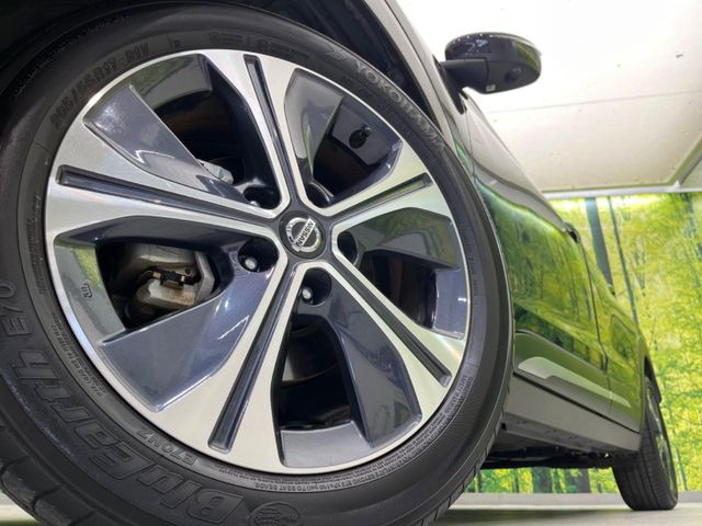 【純正17インチアルミホイール】外観にマッチした純正アルミホイールを装着しております。各種社外アルミホイールや、スタッドレスタイヤも取扱いしております。是非ご相談ください♪