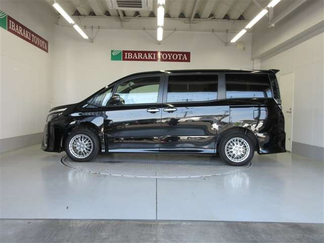 ヴォクシー1.8 ハイブリッド ZS 煌III