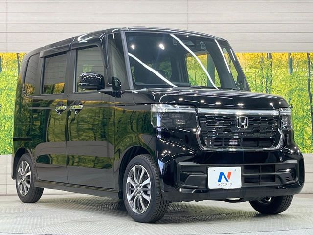 高透明度のガラス皮膜で撥水はもちろん、上質なツヤ・光沢を実現。紫外線や酸性雨から大切な愛車を保護し、色あせ・劣化を防止。「弾スプラッシュコート」、「弾プリミッサコート」からお選びいただけます。