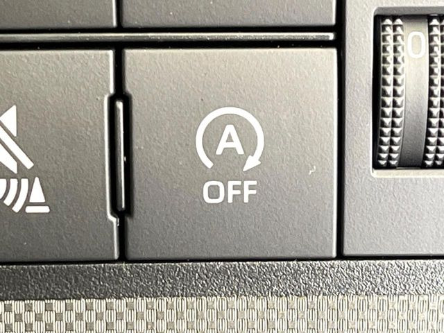 �y�A�C�h�����O�X�g�b�v�z�ԐM����a�؂Œ�Ԃ����ۂɃG���W�����~���A���ʂȔR���̏����}���܂��B�R��������ی�ɂȂ���@�\��G���W���̓u���[�L�𗣂��΍Ďn�����܂��B