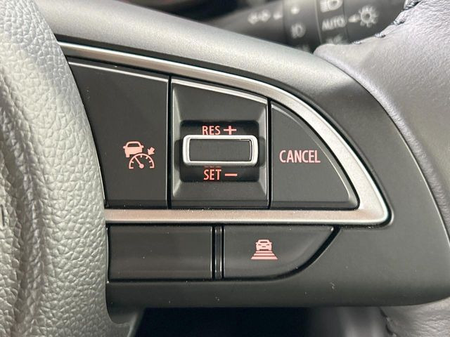 【アダプティブクルーズコントロール】高速道路での長距離走行が楽に!!自動で速度を保つクルーズコントロールが、衝突軽減システムと連携し、前方の車両を感知して車間を保つように速度調節してくれます!!