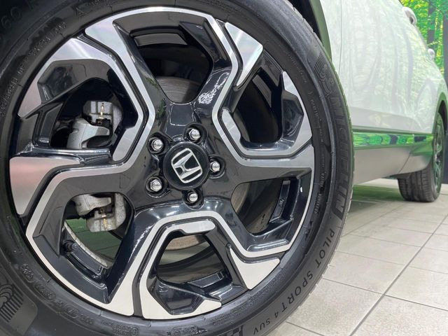 【純正18インチアルミホイール】外観にマッチした純正アルミホイールを装着しております。各種社外アルミホイールや、スタッドレスタイヤも取扱いしております。是非ご相談ください♪