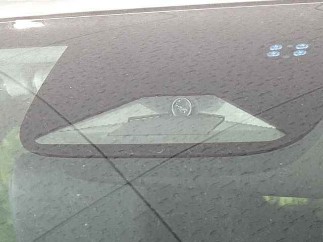 �y�z���_�Z���V���O�z���s���ɑO���̎ԗ�����F�����A�Փ˂������Ȏ��͌x��ƃu���[�L�ŏՓˉ���Ɣ�Q�y�����A�V�X�g�B�����S�Ƀh���C�u�����y���݂��������܂��B