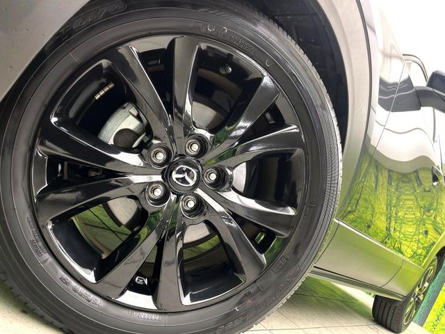 �y����18�C���`�A���~�z�C�[���z�O�ςɃ}�b�`���������A���~�z�C�[���𑕒����Ă���܂��B�e��ЊO�A���~�z�C�[����A�X�^�b�h���X�^�C�����戵�����Ă���܂��B���񂲑��k����������