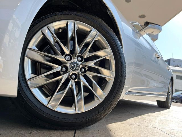 �y�O���[�h��p����19�C���`�A���~�z�C�[���z�f�U�C�����̍��������A���~�z�C�[���𑕒����Ă���܂��B�e��ЊO�A���~�z�C�[����A�X�^�b�h���X�^�C�����戵�����Ă���܂��B���񂲑��k����������