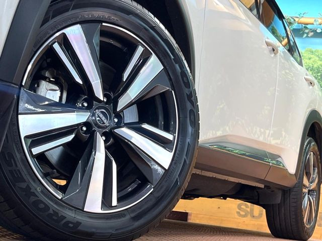 �y����19�C���`�A���~�z�C�[���z�O�ςɃ}�b�`���������A���~�z�C�[���𑕒����Ă���܂��B�e��ЊO�A���~�z�C�[����A�X�^�b�h���X�^�C�����戵�����Ă���܂��B���񂲑��k����������