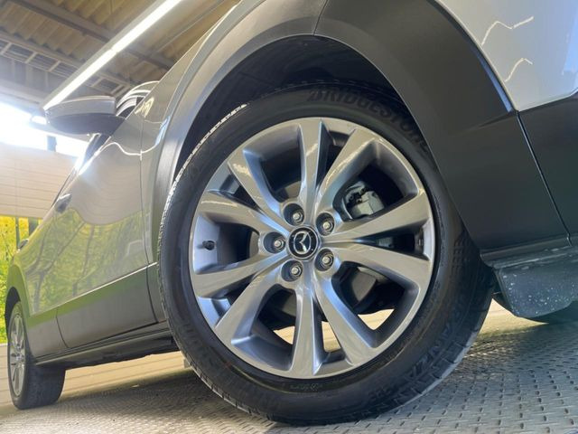 �y����18�C���`�A���~�z�C�[���z�O�ςɃ}�b�`���������A���~�z�C�[���𑕒����Ă���܂��B�e��ЊO�A���~�z�C�[����A�X�^�b�h���X�^�C�����戵�����Ă���܂��B���񂲑��k����������