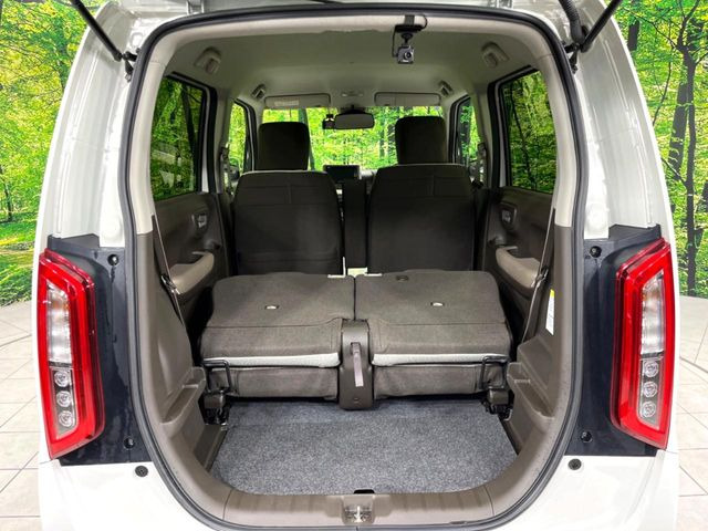 ���i�̂���������ʋ΁A���}���ɏ\���ȉ׎��X�y�[�X���m�ۂ��Ă���܂��B�Z�J���h�V�[�g��|���ƁA�傫�ȉו��̐ύڂ��\�ł���