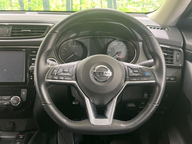 ステアリングも使用感が少なく、きれいな状態となっております♪