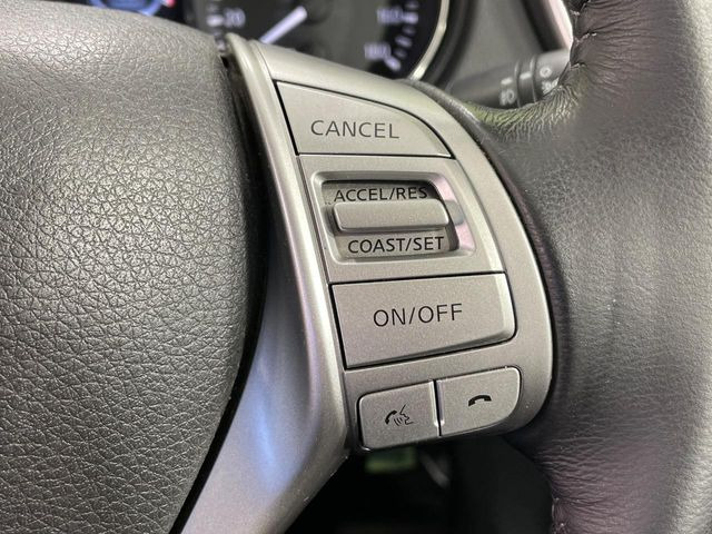 【クルーズコントロール】高速道路もラクラク走行。アクセルを離しても一定速度で走行ができ、長距離運転時の負担を軽減!加速・減速も簡単なスイッチ操作で調整できます。
