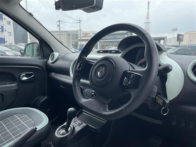 トゥインゴラ・パリジェンヌ