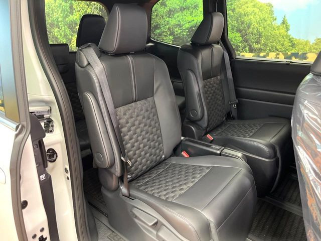 ���i���ȃI���W�i���t���A�}�b�g���I�v�V�����ɂĂ��p�ӂ��Ă���܂��B���D���ȃf�U�C����J���[�����Ԃɍ��킹�đI��ł����������Ƃ��ł��܂���