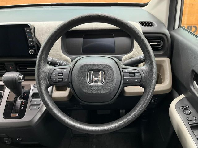 ステアリングも使用感が少なく、きれいな状態となっております♪