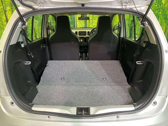 ���i�̂���������ʋ΁A���}���ɏ\���ȉ׎��X�y�[�X���m�ۂ��Ă���܂��B�Z�J���h�V�[�g��|���ƁA�傫�ȉו��̐ύڂ��\�ł���