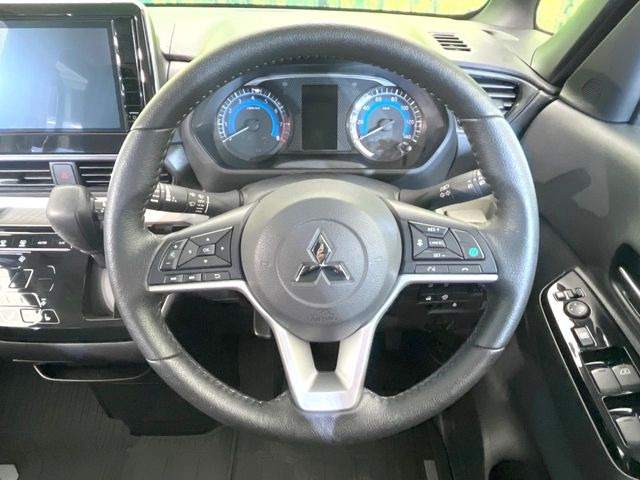 �y�����v�����X�e�A�����O�z�㎿�Ȋv���g�p���邱�ƂŁA��ɂ����������݂ƂĂ��^�]���₷���n���h���ł���