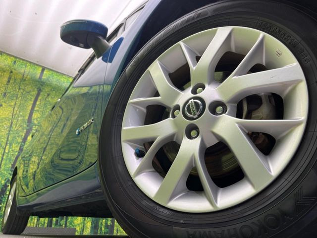 �y����15�C���`�A���~�z�C�[���z�O�ςɃ}�b�`���������A���~�z�C�[���𑕒����Ă���܂��B�e��ЊO�A���~�z�C�[����A�X�^�b�h���X�^�C�����戵�����Ă���܂��B���񂲑��k����������