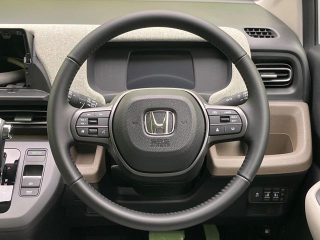 �y�����v�����X�e�A�����O�z�㎿�Ȋv���g�p���邱�ƂŁA��ɂ����������݂ƂĂ��^�]���₷���n���h���ł���